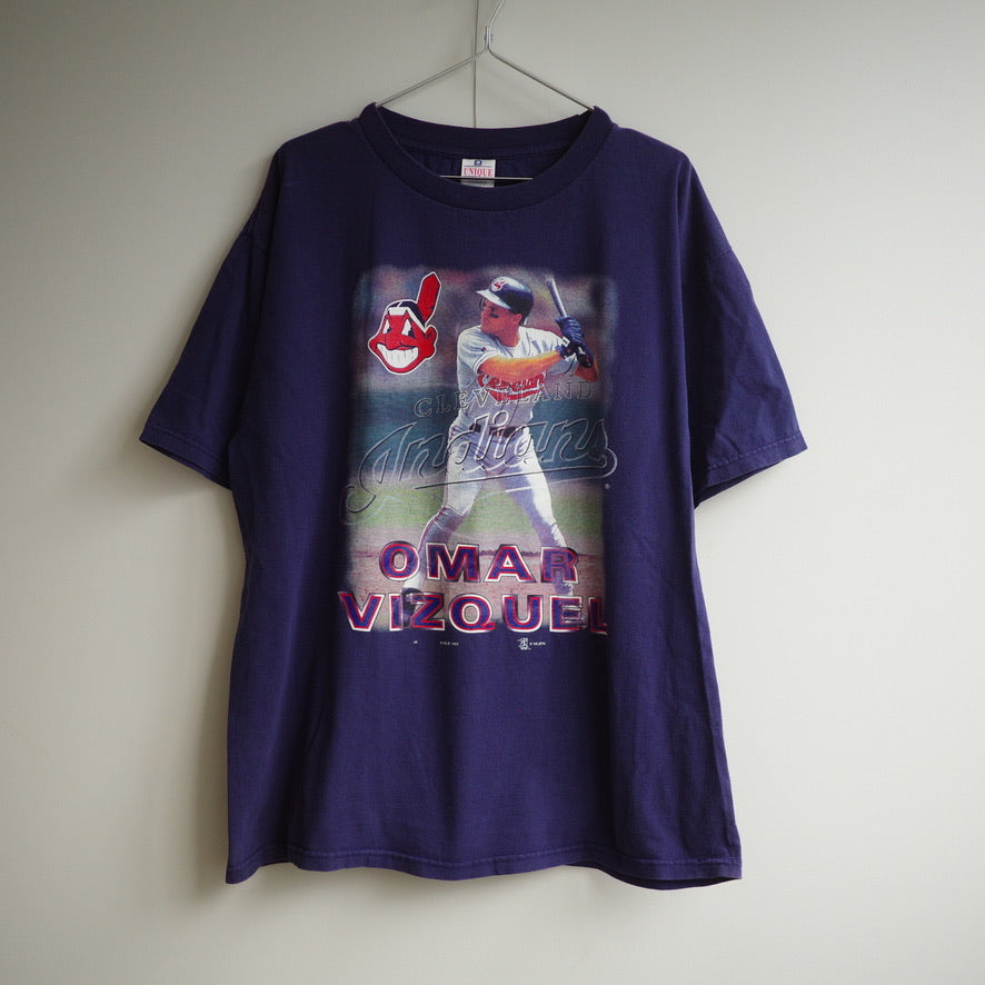 【used】1997 CLEAVELAND INDIANS "OMAR VIZQUEL" Photo Tee Little O