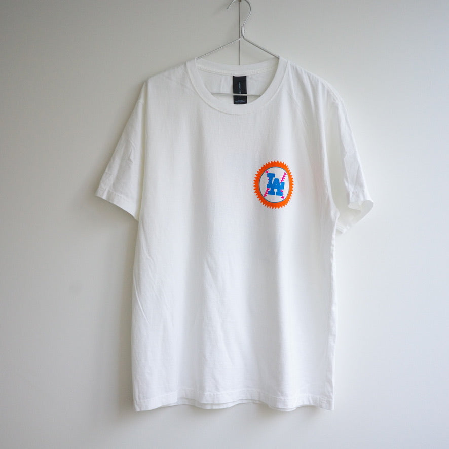 Night game  by John Pham  LA T-Shirt  tee T-shirt ナイトゲーム